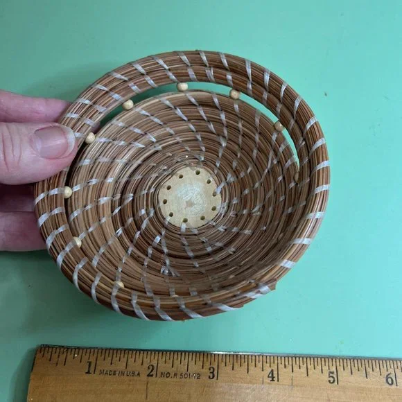 Pine Needle Round basket bowl - American Indian Made - Picture 3 of 5